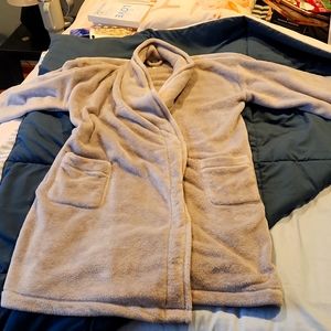 Plush, gray women's robe size xs/s, brand Stars Above.